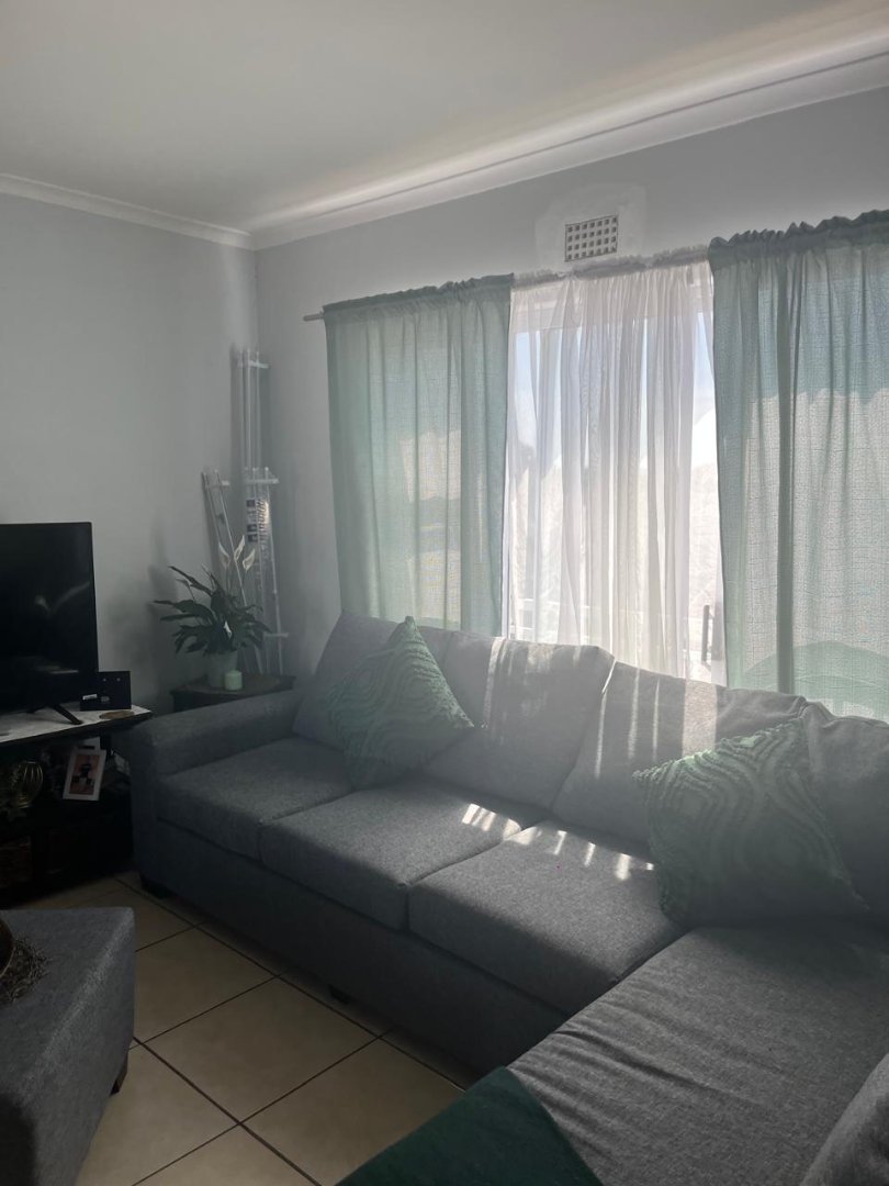 To Let 2 Bedroom Property for Rent in Cravenby Western Cape